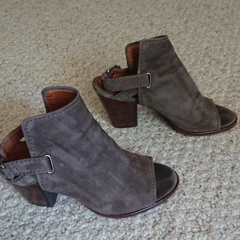 FRYE Dani Shield Sling Peep Toe Khaki Suede heels size 8.5